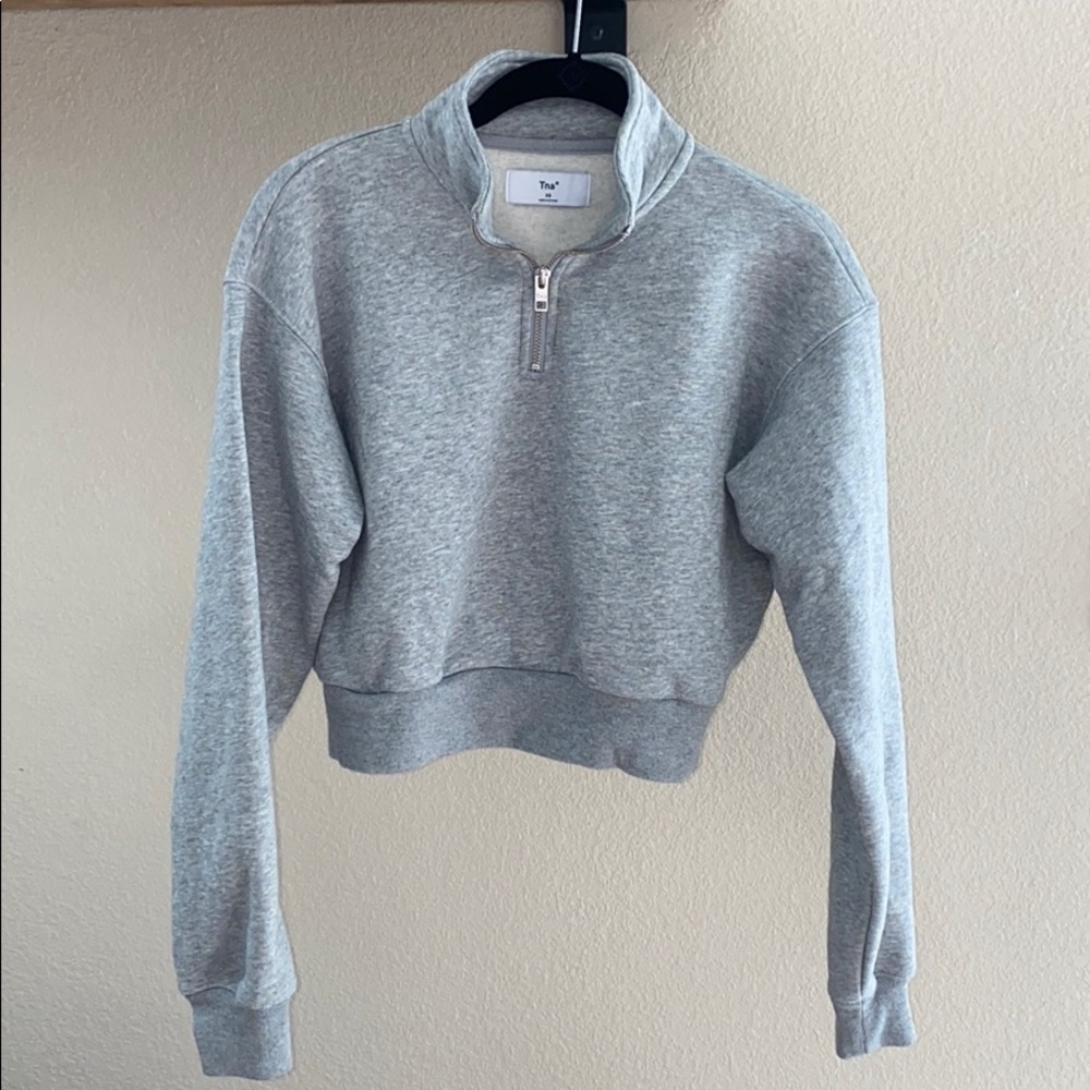 Grey crop pull over